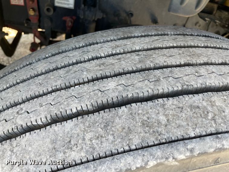 image for item LP9173 2017 Freightliner Cascadia 125  semi truck