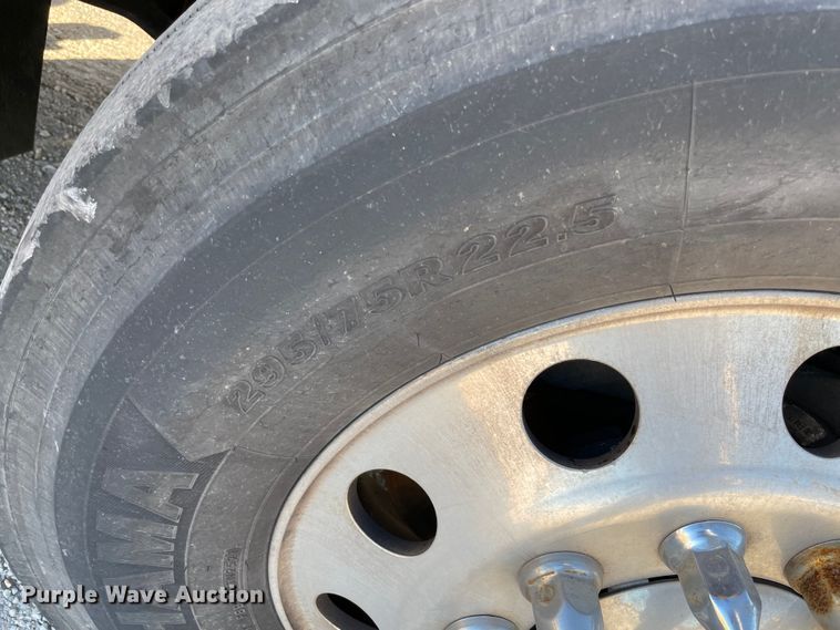 image for item LP9173 2017 Freightliner Cascadia 125  semi truck