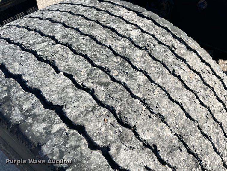 image for item LP9173 2017 Freightliner Cascadia 125  semi truck