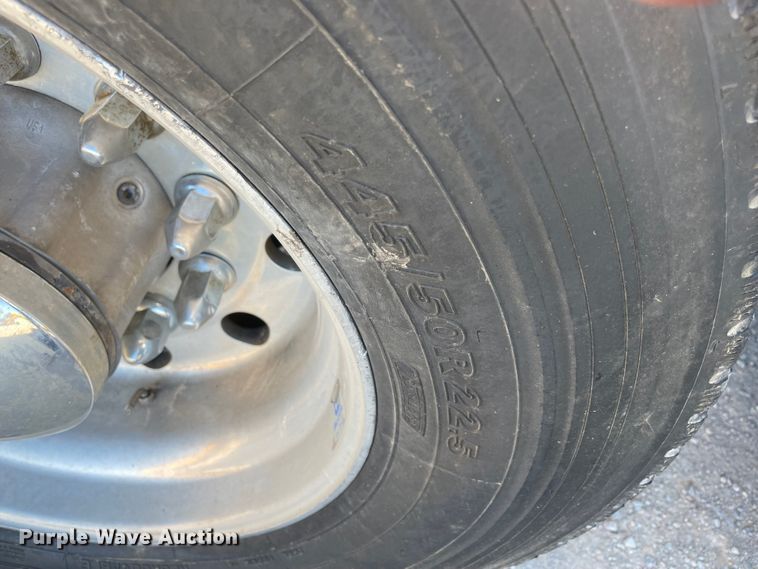 image for item LP9173 2017 Freightliner Cascadia 125  semi truck