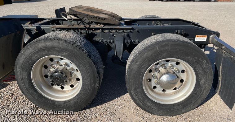 image for item LP9173 2017 Freightliner Cascadia 125  semi truck