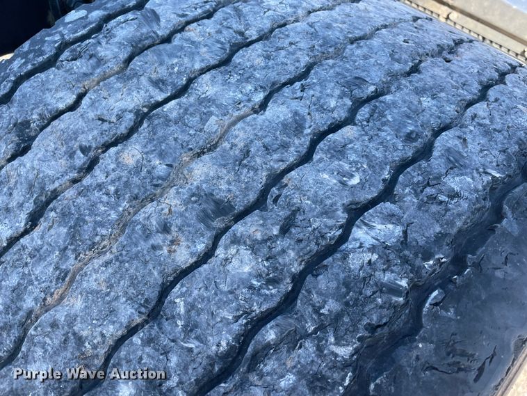 image for item LP9173 2017 Freightliner Cascadia 125  semi truck