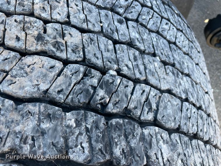 image for item LP9173 2017 Freightliner Cascadia 125  semi truck