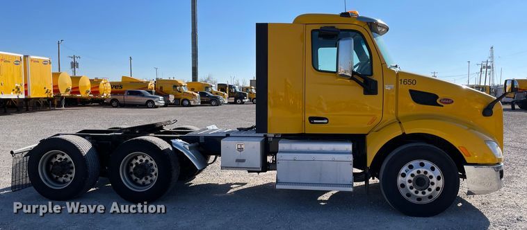 image for item LP9174 2016 Peterbilt 579  semi truck