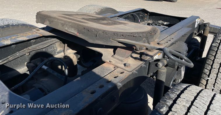 image for item LP9174 2016 Peterbilt 579  semi truck