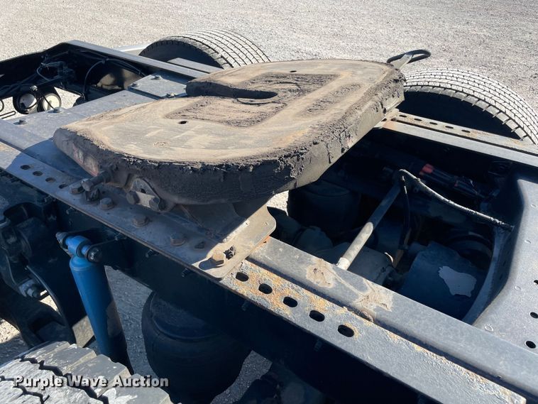 image for item LP9174 2016 Peterbilt 579  semi truck