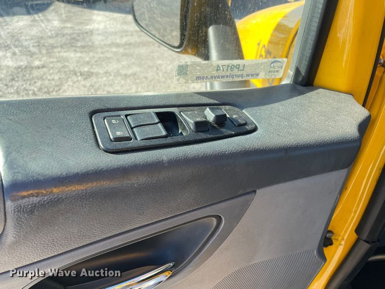 image for item LP9174 2016 Peterbilt 579  semi truck