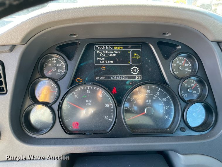 image for item LP9174 2016 Peterbilt 579  semi truck