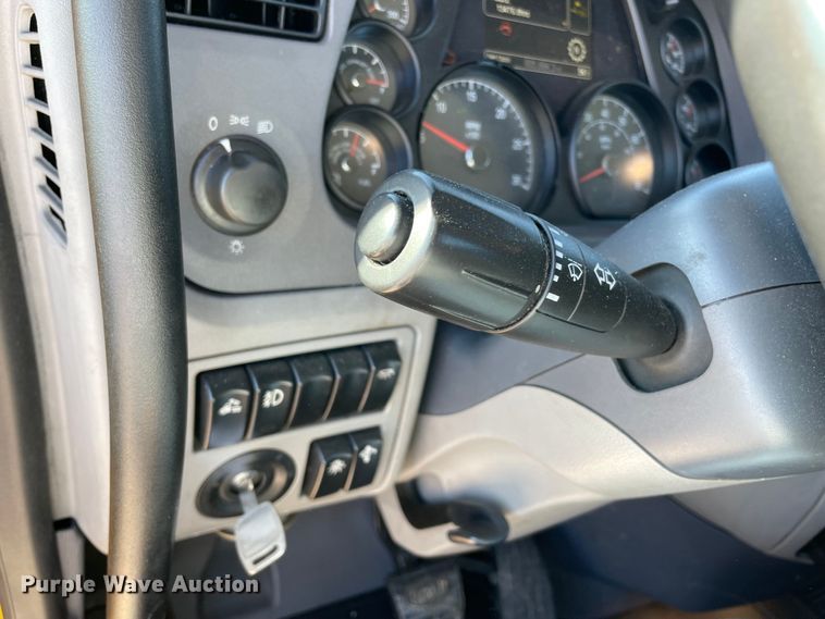 image for item LP9174 2016 Peterbilt 579  semi truck