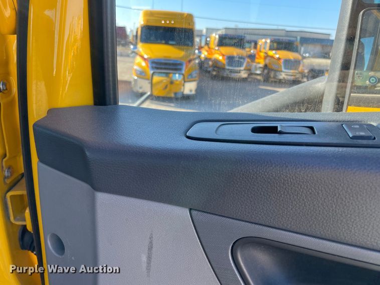 image for item LP9174 2016 Peterbilt 579  semi truck