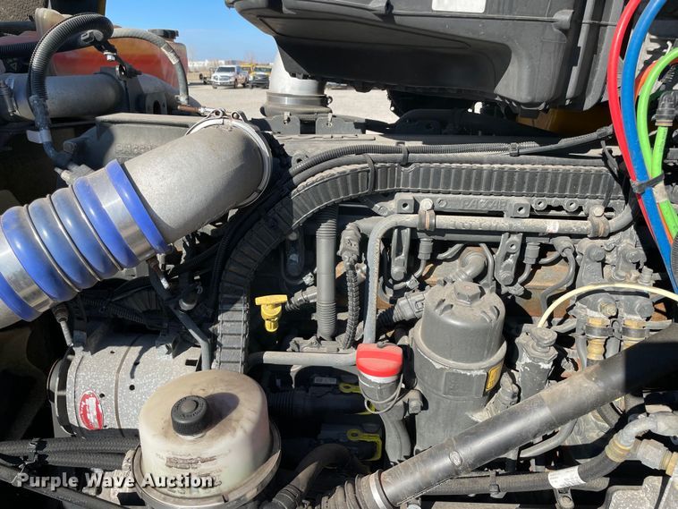 image for item LP9174 2016 Peterbilt 579  semi truck