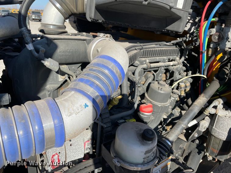 image for item LP9174 2016 Peterbilt 579  semi truck