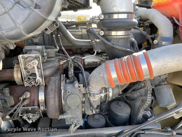 image for item LP9174 2016 Peterbilt 579  semi truck