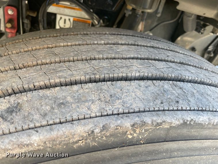 image for item LP9174 2016 Peterbilt 579  semi truck