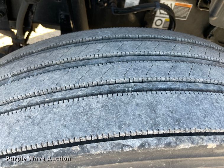 image for item LP9174 2016 Peterbilt 579  semi truck