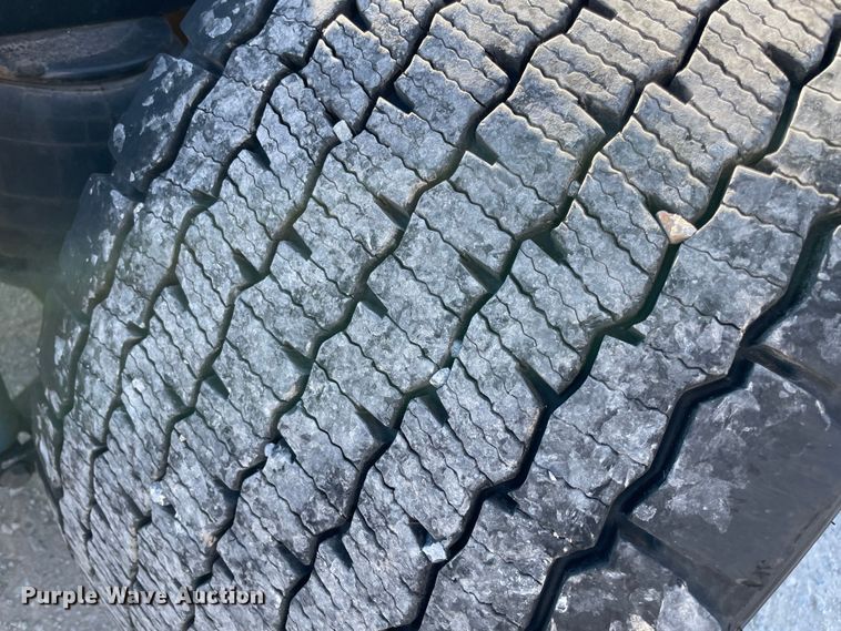 image for item LP9174 2016 Peterbilt 579  semi truck