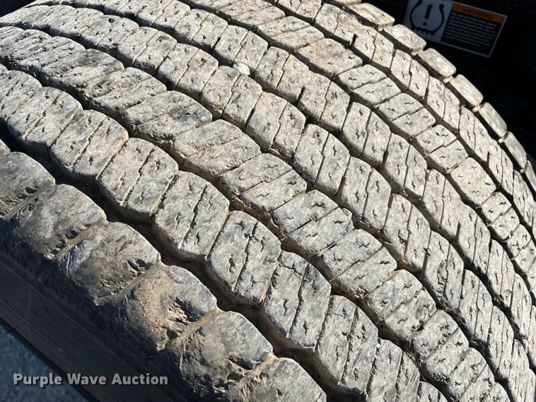 image for item LP9174 2016 Peterbilt 579  semi truck