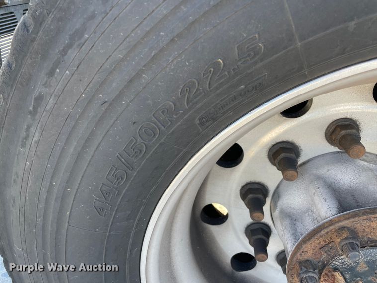 image for item LP9174 2016 Peterbilt 579  semi truck