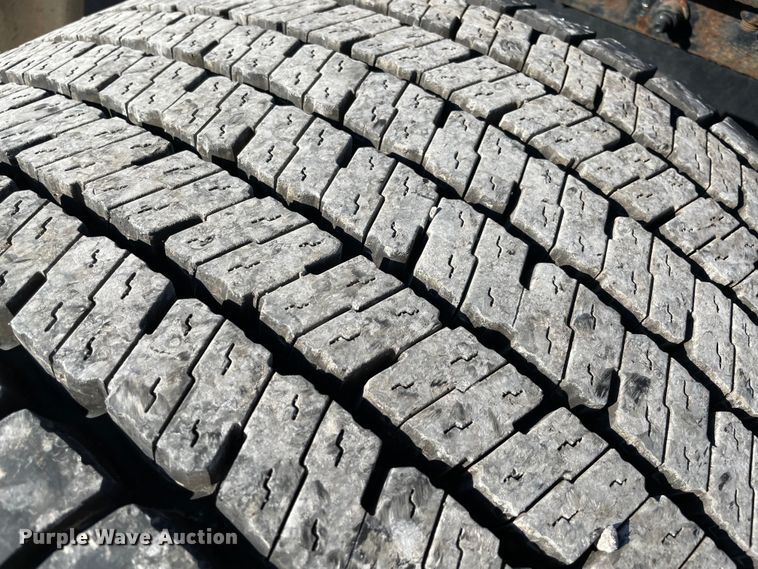 image for item LP9174 2016 Peterbilt 579  semi truck