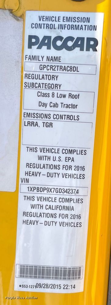 image for item LP9174 2016 Peterbilt 579  semi truck