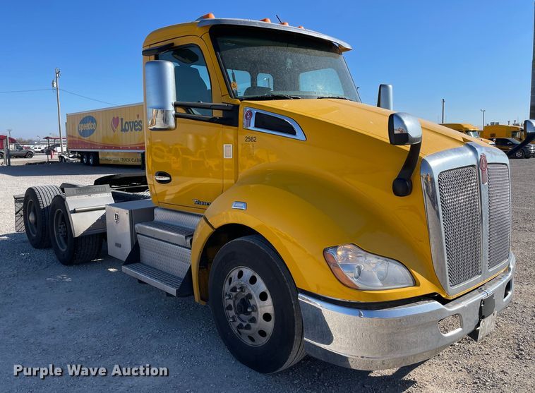 image for item LP9175 2019 Kenworth T680  semi truck