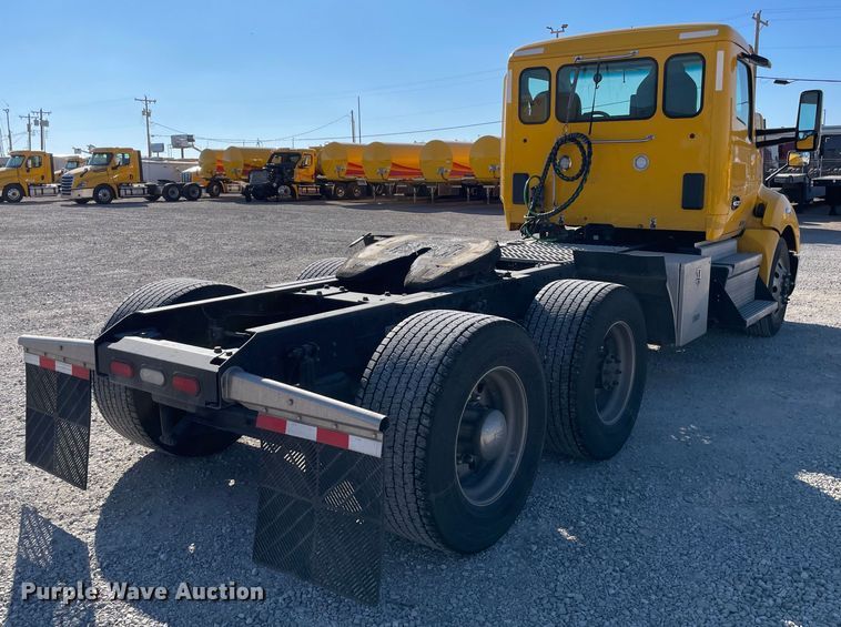 image for item LP9175 2019 Kenworth T680  semi truck