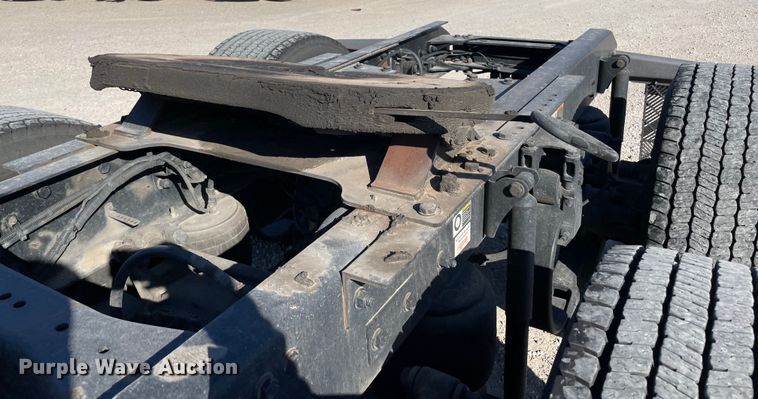 image for item LP9175 2019 Kenworth T680  semi truck