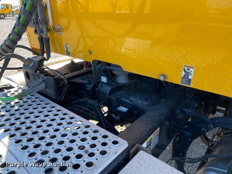 image for item LP9175 2019 Kenworth T680  semi truck