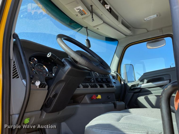 image for item LP9175 2019 Kenworth T680  semi truck