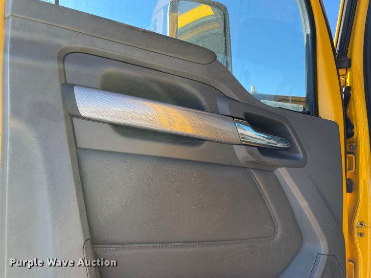 image for item LP9175 2019 Kenworth T680  semi truck