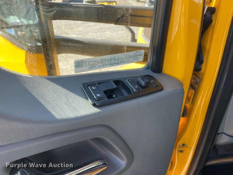 image for item LP9175 2019 Kenworth T680  semi truck