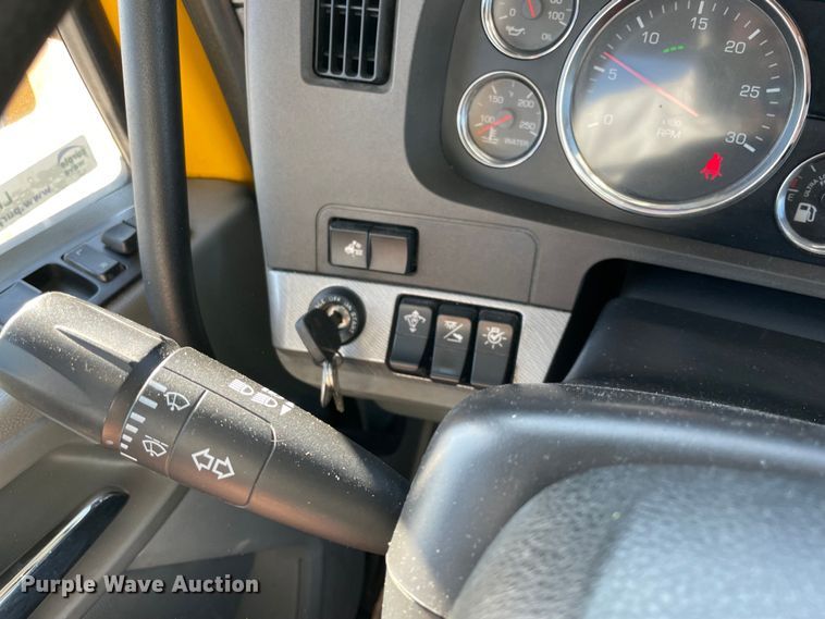 image for item LP9175 2019 Kenworth T680  semi truck