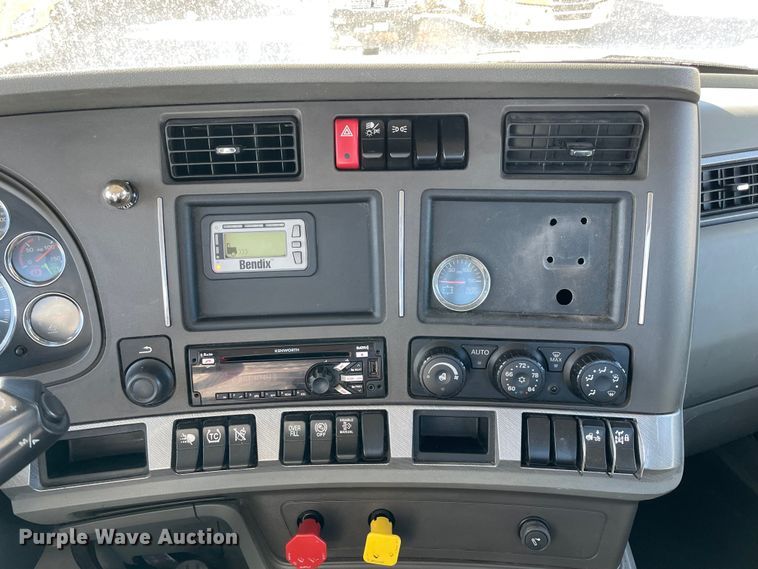 image for item LP9175 2019 Kenworth T680  semi truck