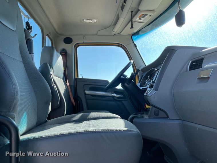 image for item LP9175 2019 Kenworth T680  semi truck