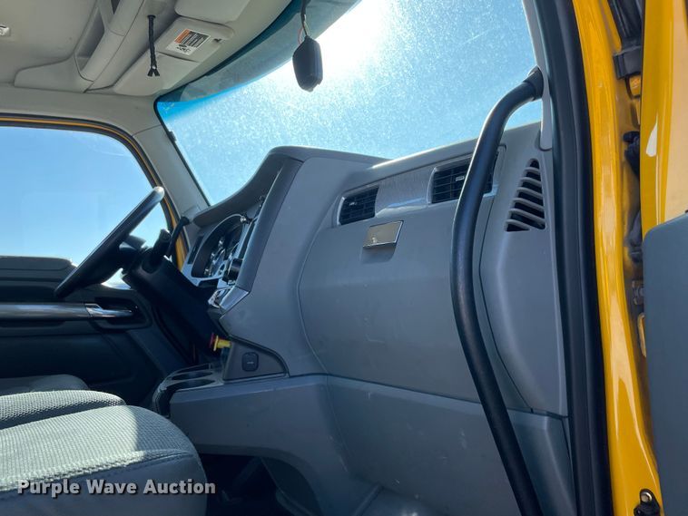 image for item LP9175 2019 Kenworth T680  semi truck