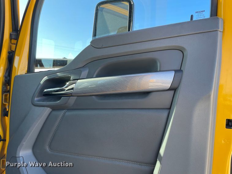 image for item LP9175 2019 Kenworth T680  semi truck