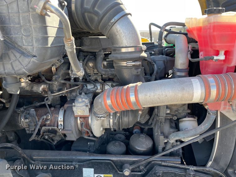 image for item LP9175 2019 Kenworth T680  semi truck