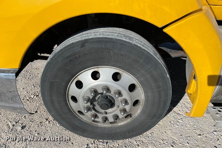 image for item LP9175 2019 Kenworth T680  semi truck