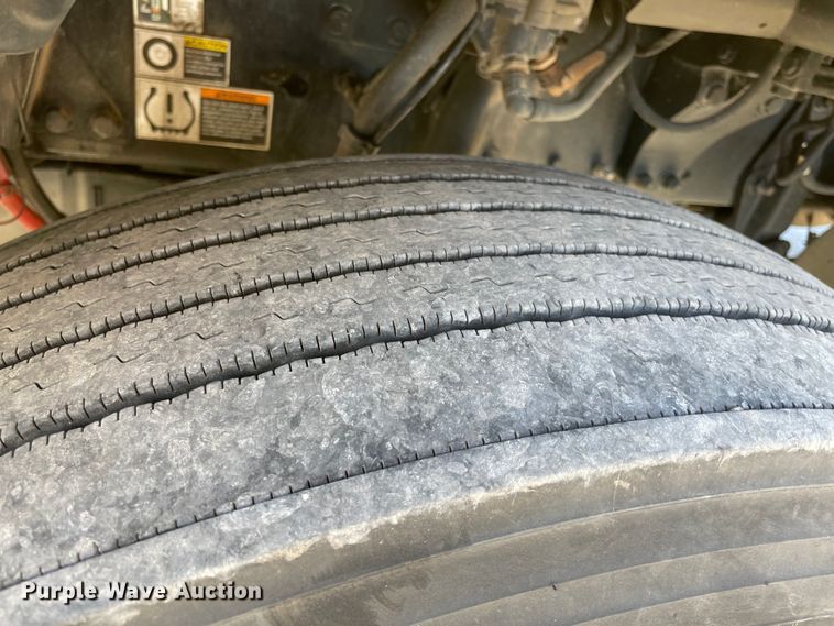 image for item LP9175 2019 Kenworth T680  semi truck