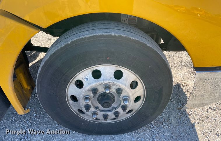 image for item LP9175 2019 Kenworth T680  semi truck