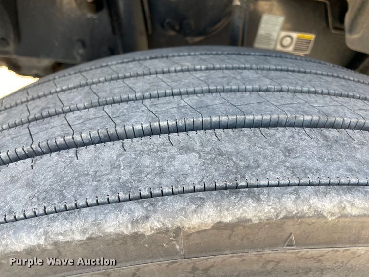 image for item LP9175 2019 Kenworth T680  semi truck