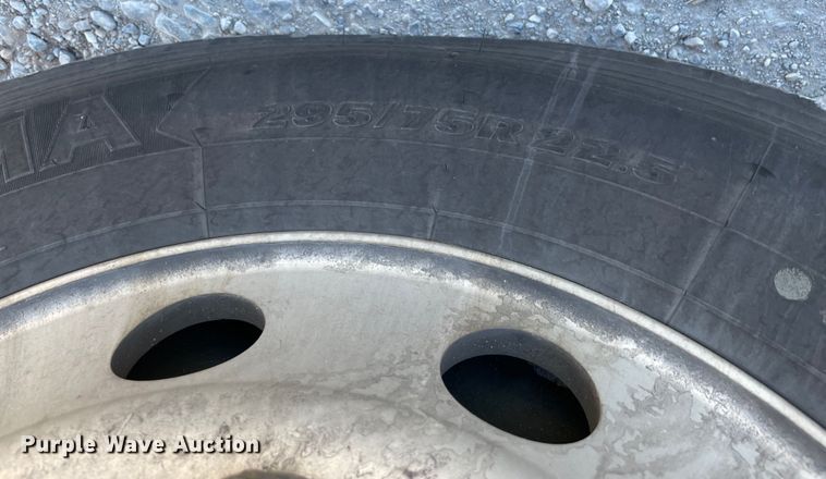 image for item LP9175 2019 Kenworth T680  semi truck