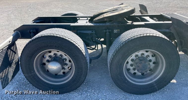 image for item LP9175 2019 Kenworth T680  semi truck