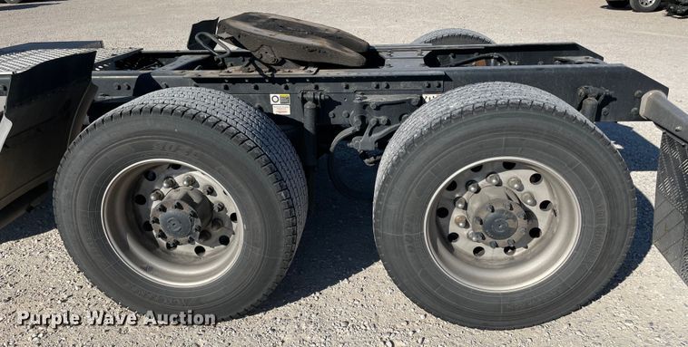 image for item LP9175 2019 Kenworth T680  semi truck