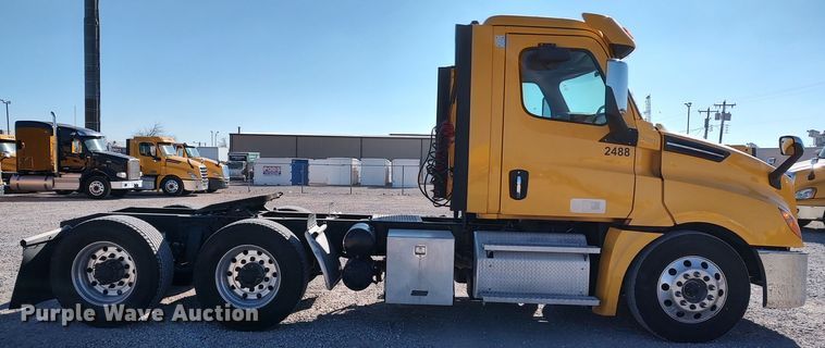 image for item LP9176 2020 Freightliner Cascadia 126  semi truck