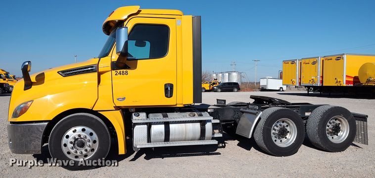 image for item LP9176 2020 Freightliner Cascadia 126  semi truck