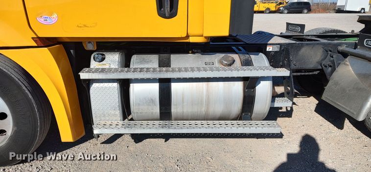 image for item LP9176 2020 Freightliner Cascadia 126  semi truck