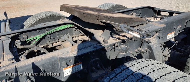 image for item LP9176 2020 Freightliner Cascadia 126  semi truck