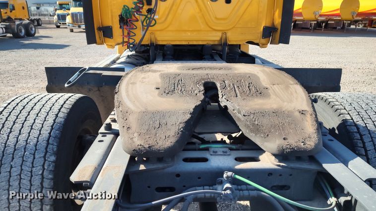 image for item LP9176 2020 Freightliner Cascadia 126  semi truck