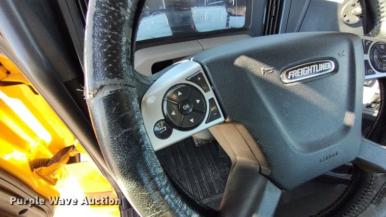 image for item LP9176 2020 Freightliner Cascadia 126  semi truck